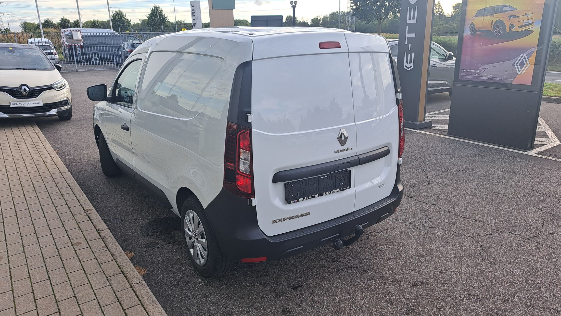 Renault Express 1332cc 102Pk, airco, sensoren A, trekhaak