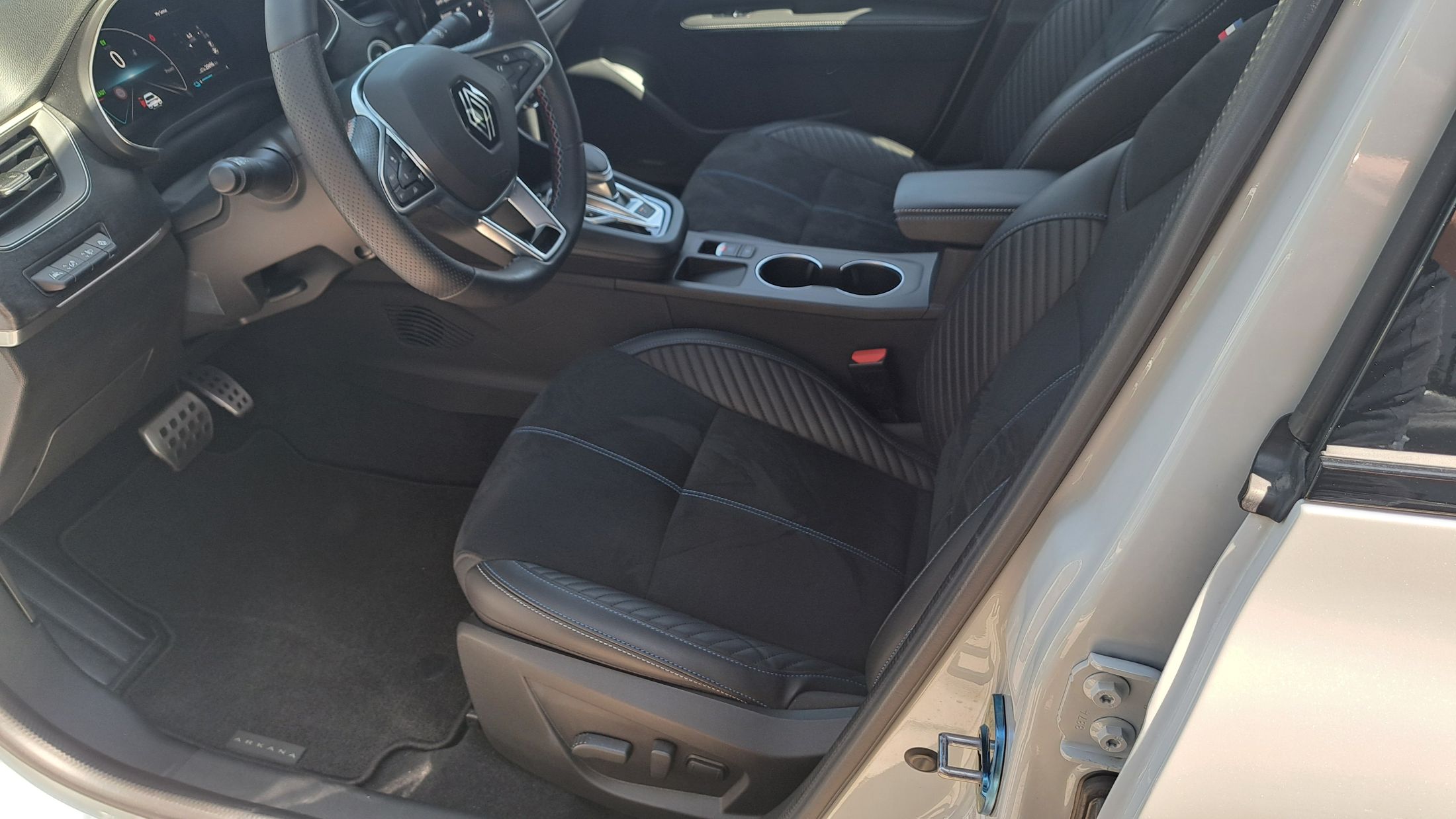 Renault Arkana E-tech Full Hybrid, GPS, camera, dodehoekwaarschuwing, zetelverwarming