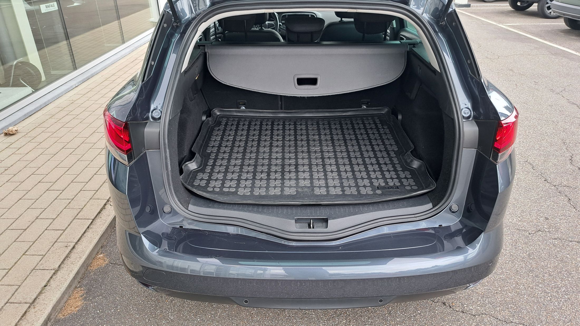 Renault Megane Break 1332cc 140Pk, GPS, camera, sensor V+A