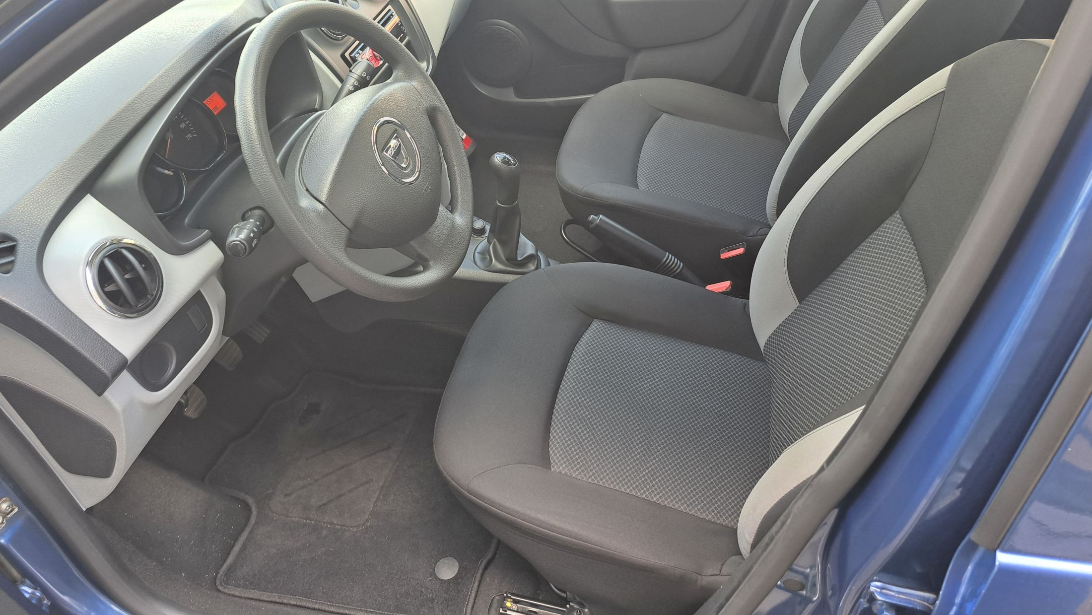 Dacia Sandero 1200 cc 75 Pk, metaalkleur, radio, 49455 km