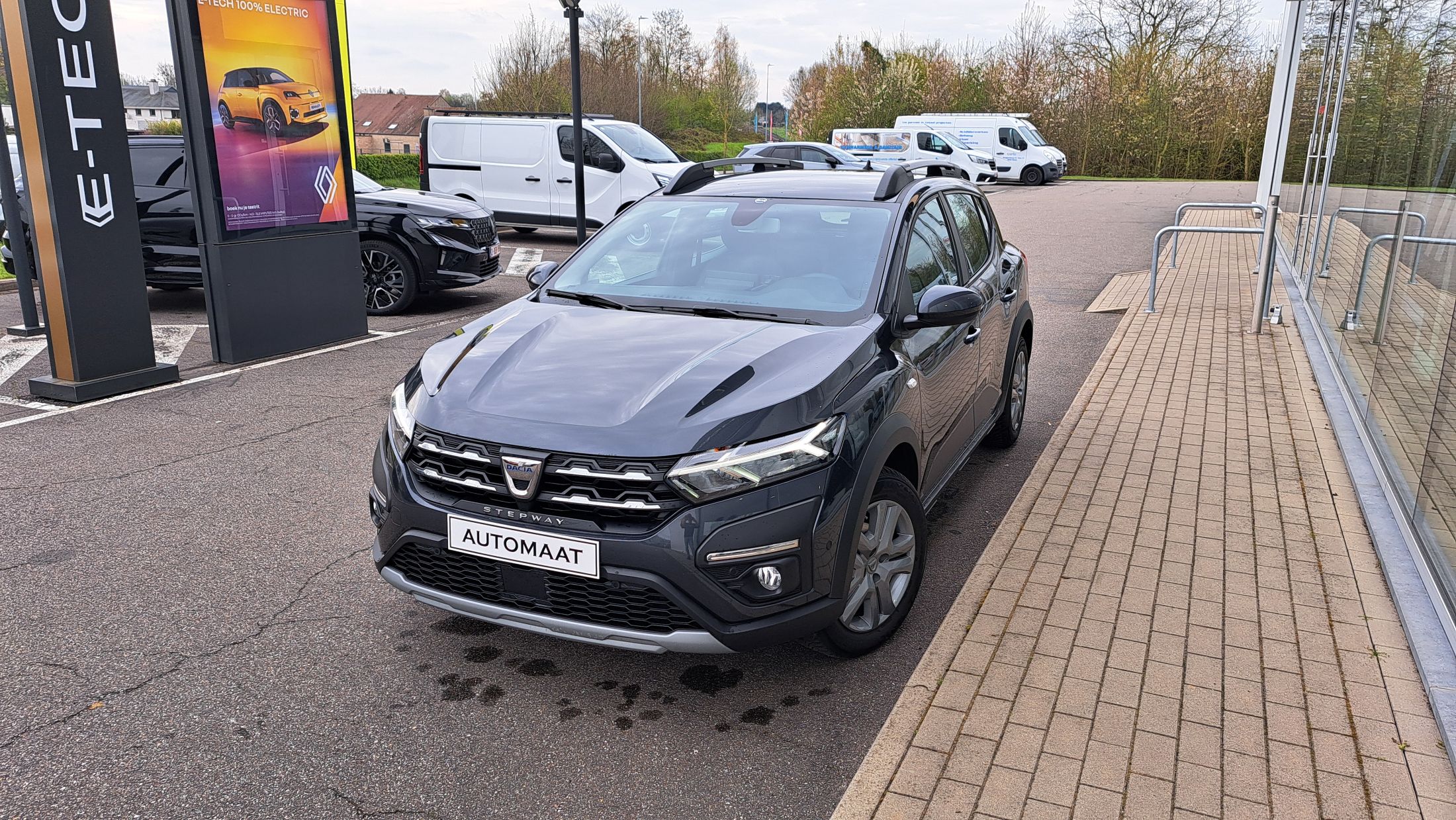 Dacia Stepway TCe 90 AUTOMAAT, airco, dodehoekwaarschuwing, afneenbare trekhaak.