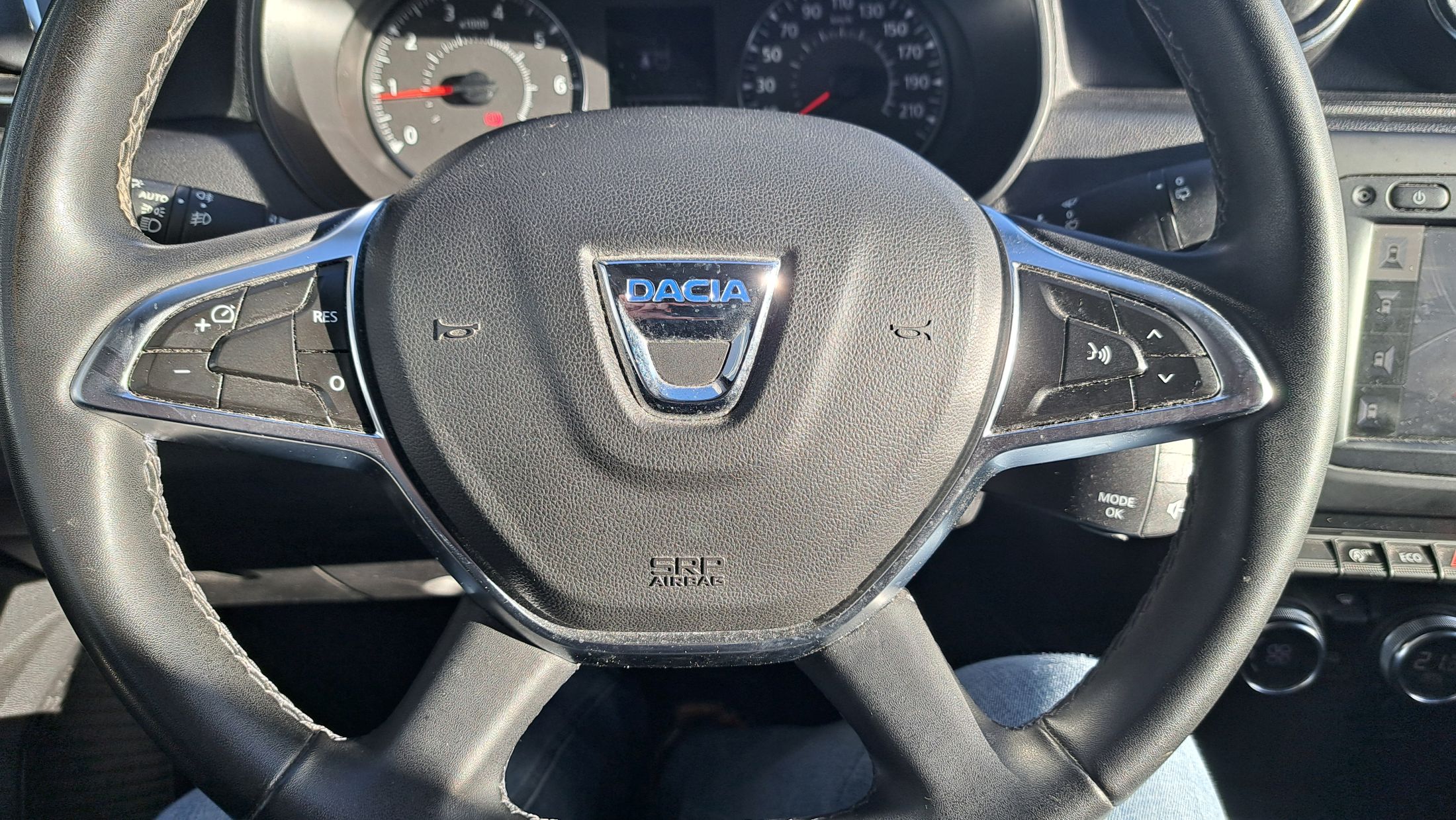 Dacia Duster 1332cc 131Pk, GPS, 360°camera, airco, dodehoekwaarschuwing.