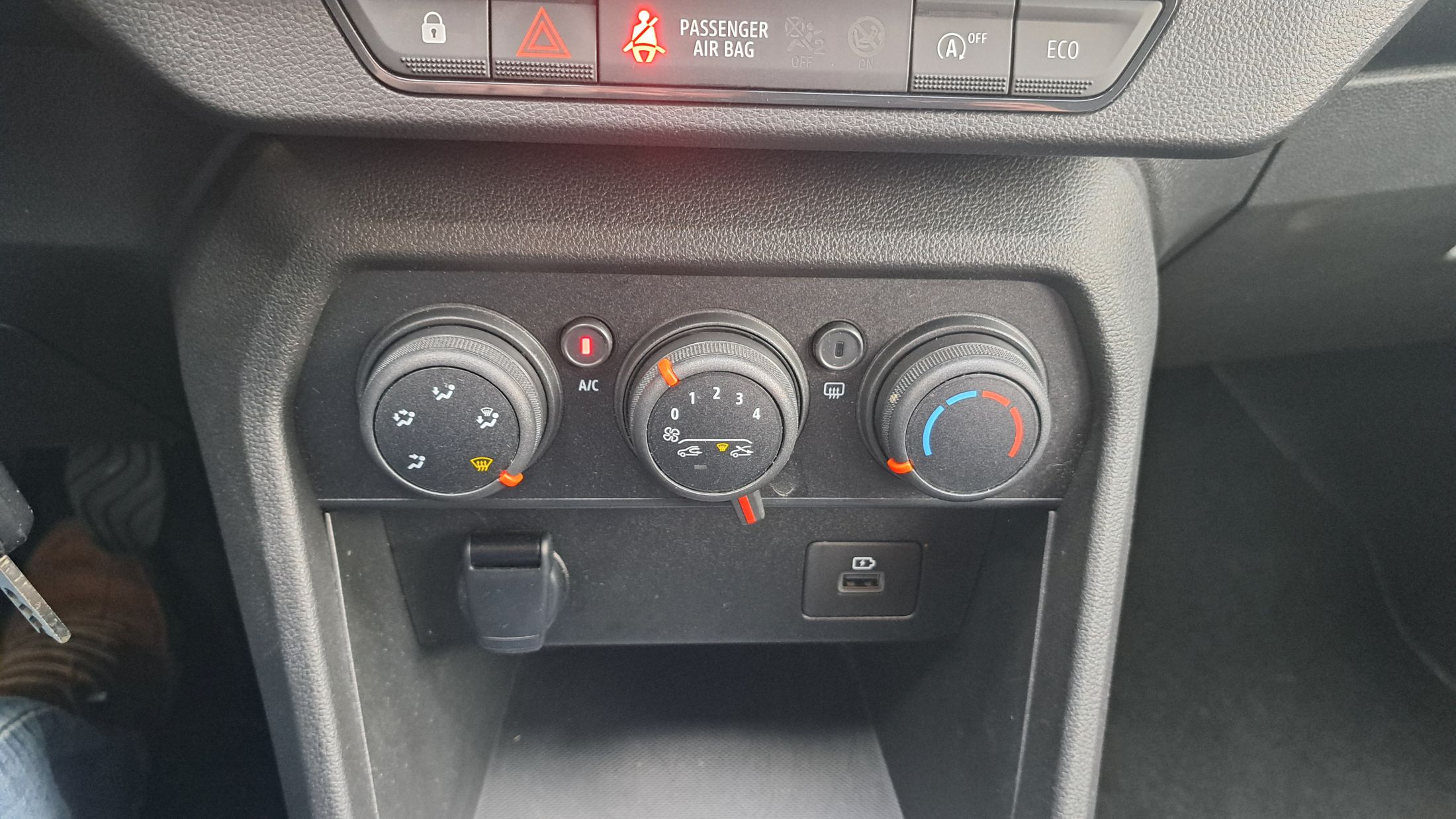 Dacia Stepway TCe 90, GPS, sensor V+A, camera, dodehoekwaarschuwing