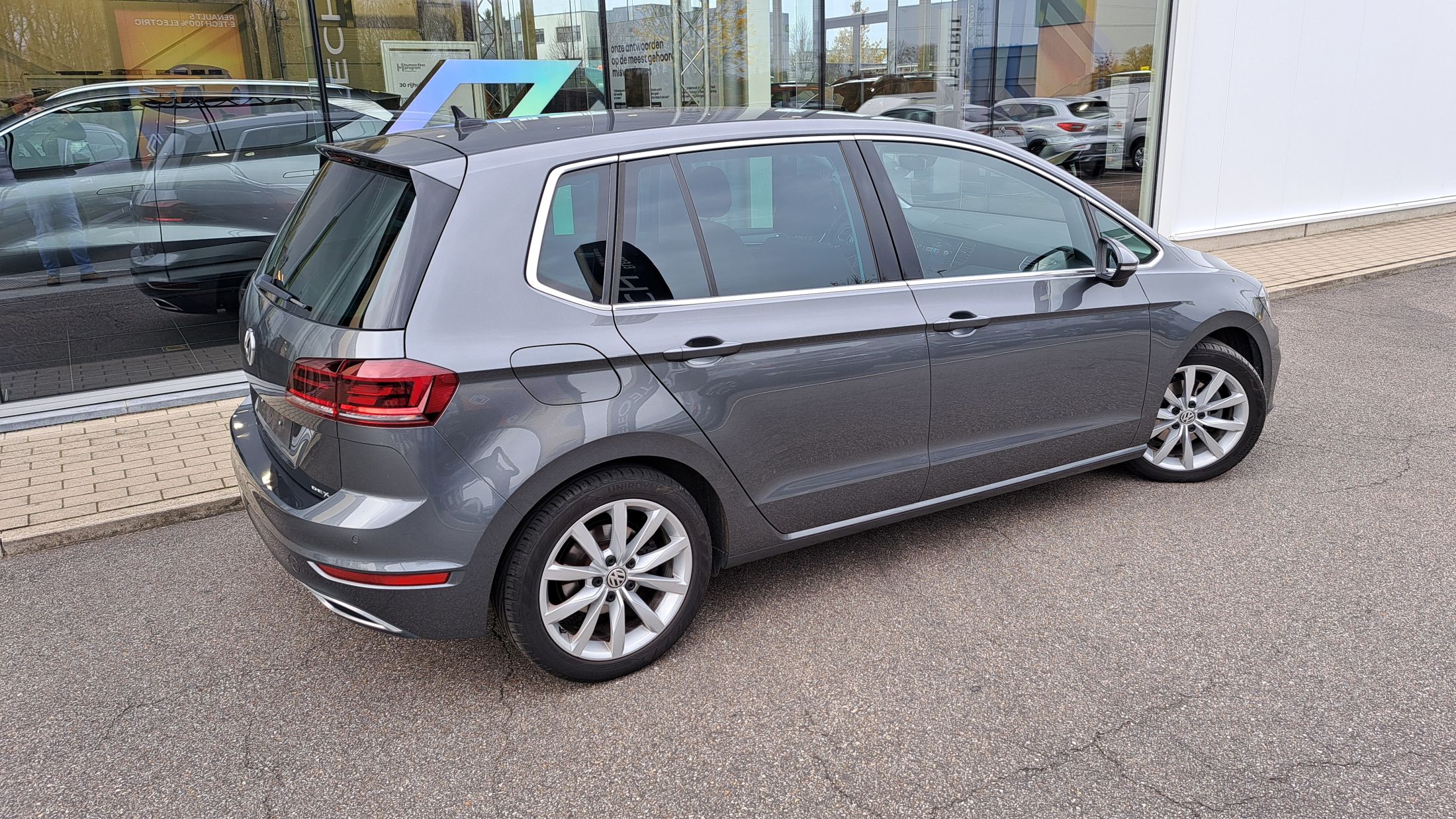 VW Golf Sportsvan 150 Pk AUTOMAAT, zetelverwarming, camera