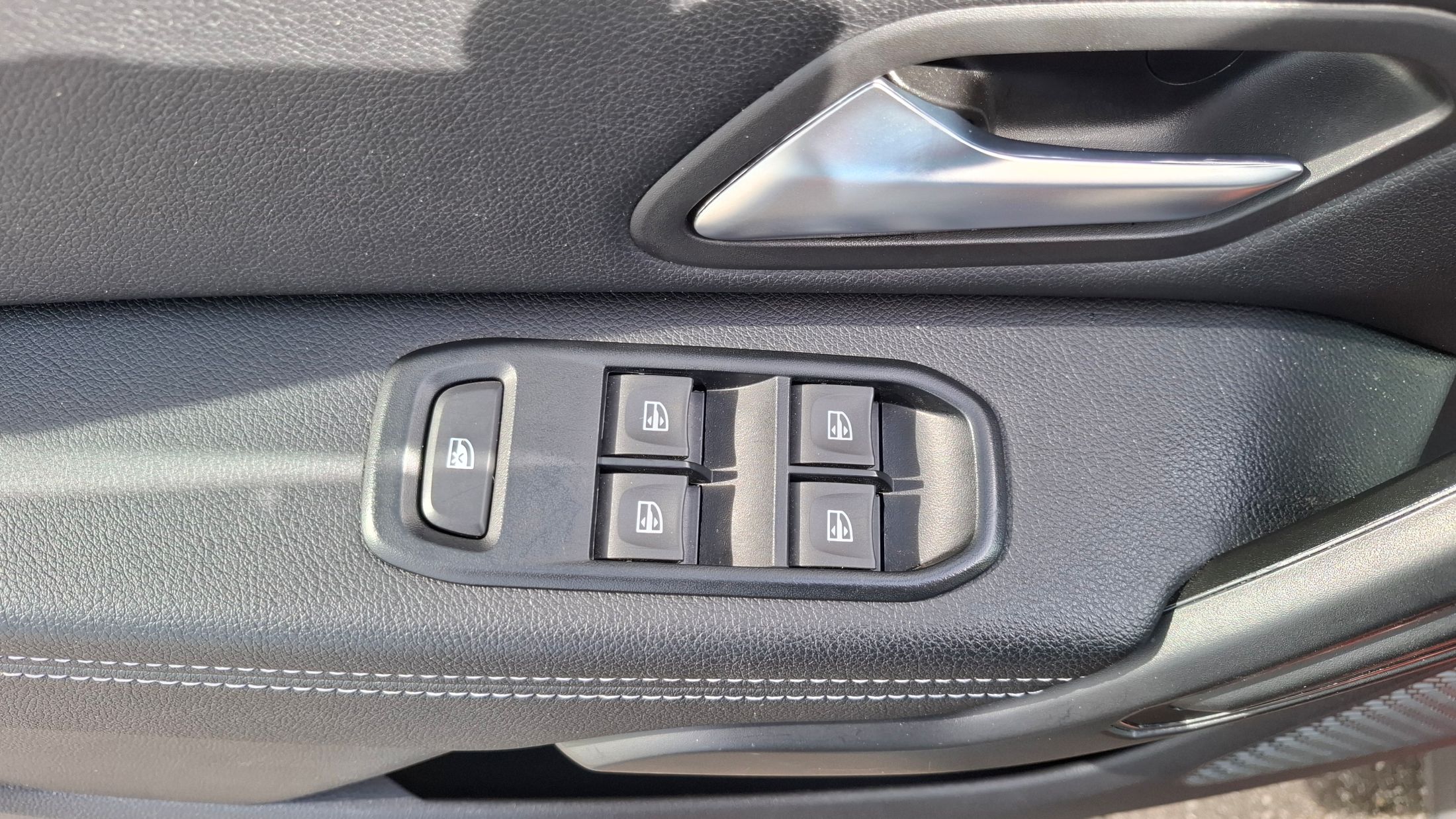 Dacia Duster TCe 90, benzine/LPG, 360°camera, dodehoekwaarschuwing, GPS.