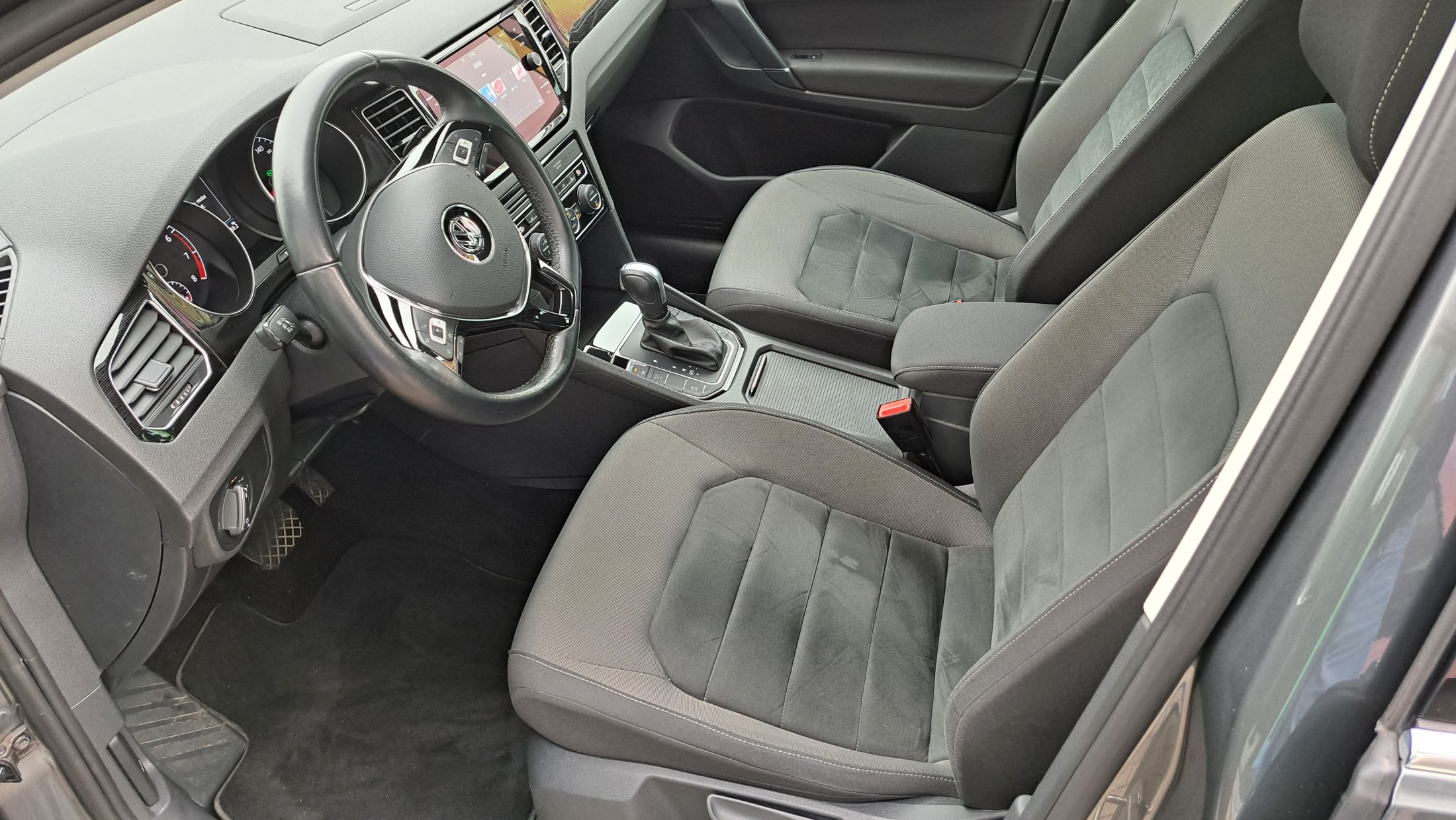 VW Golf Sportsvan 150 Pk AUTOMAAT, zetelverwarming, camera