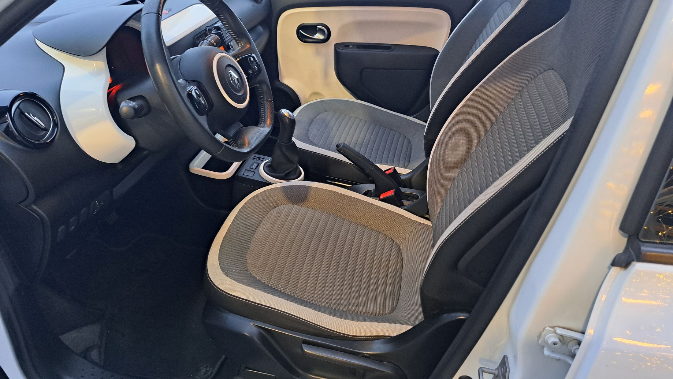 Renault Twingo TCe 70Pk, airco, sensoren A, GARANTIE