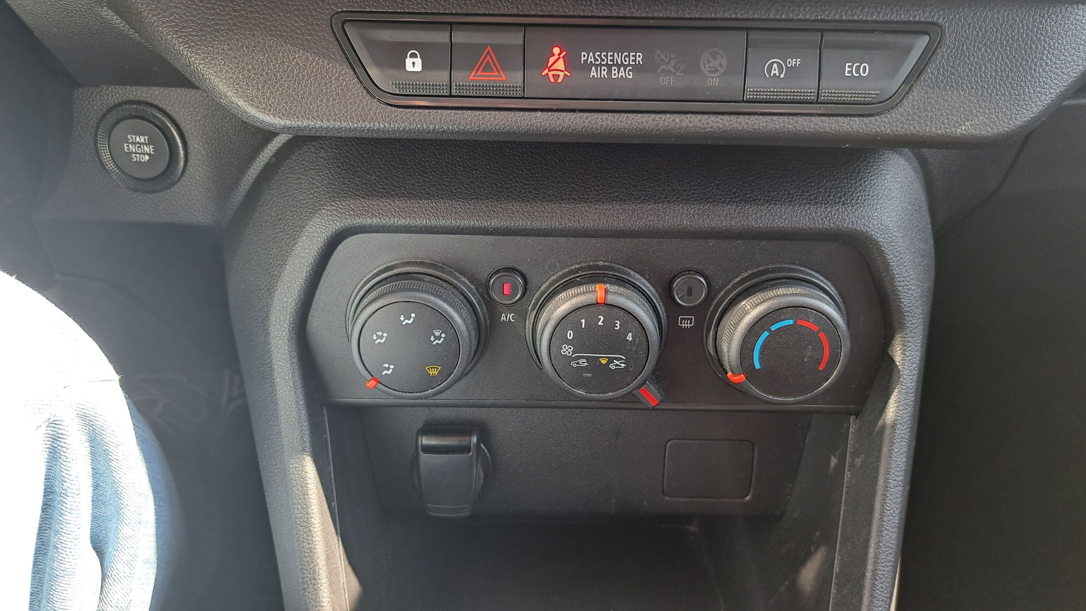 Dacia Stepway TCe90 AUTOMAAT, sensor V+A, camera, dodehoekw