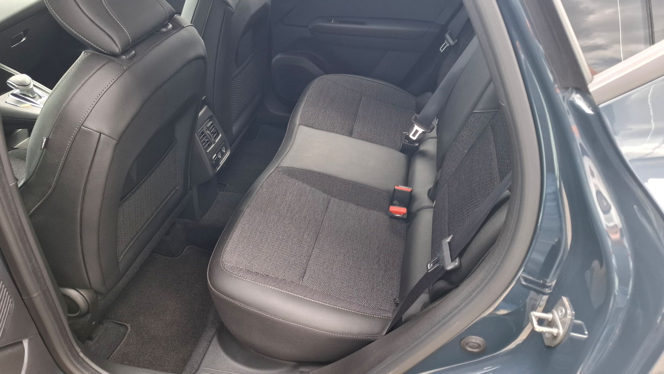 Renault Captur TCe 140 Pk AUTOMAAT, zetelverwarming, sensoren V+A, camera