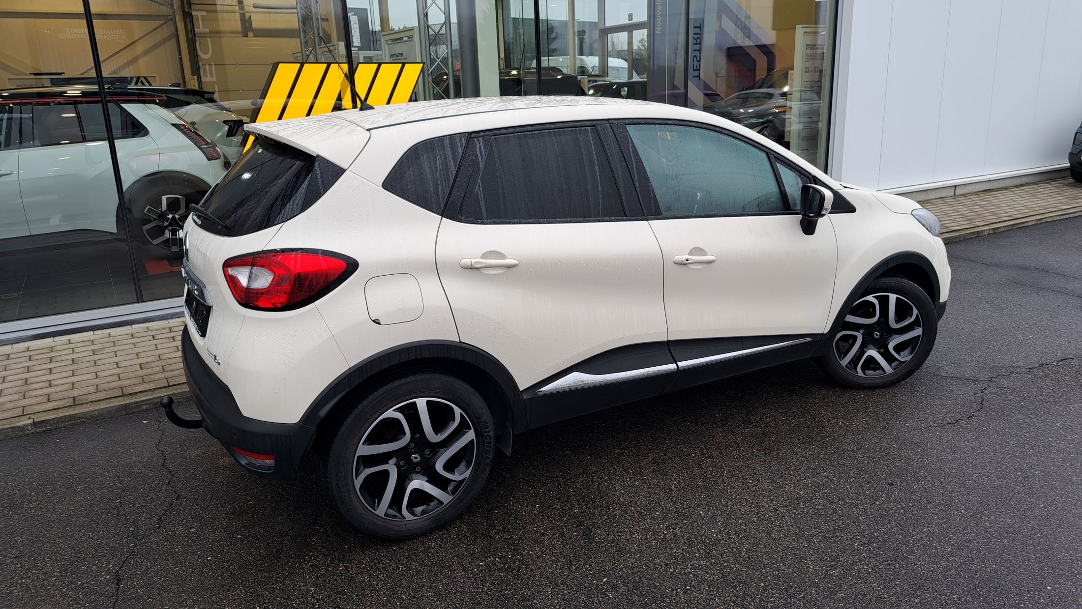 Renault Captur TCe 90, airco, GPS, sensoren A, camera, trekhaak