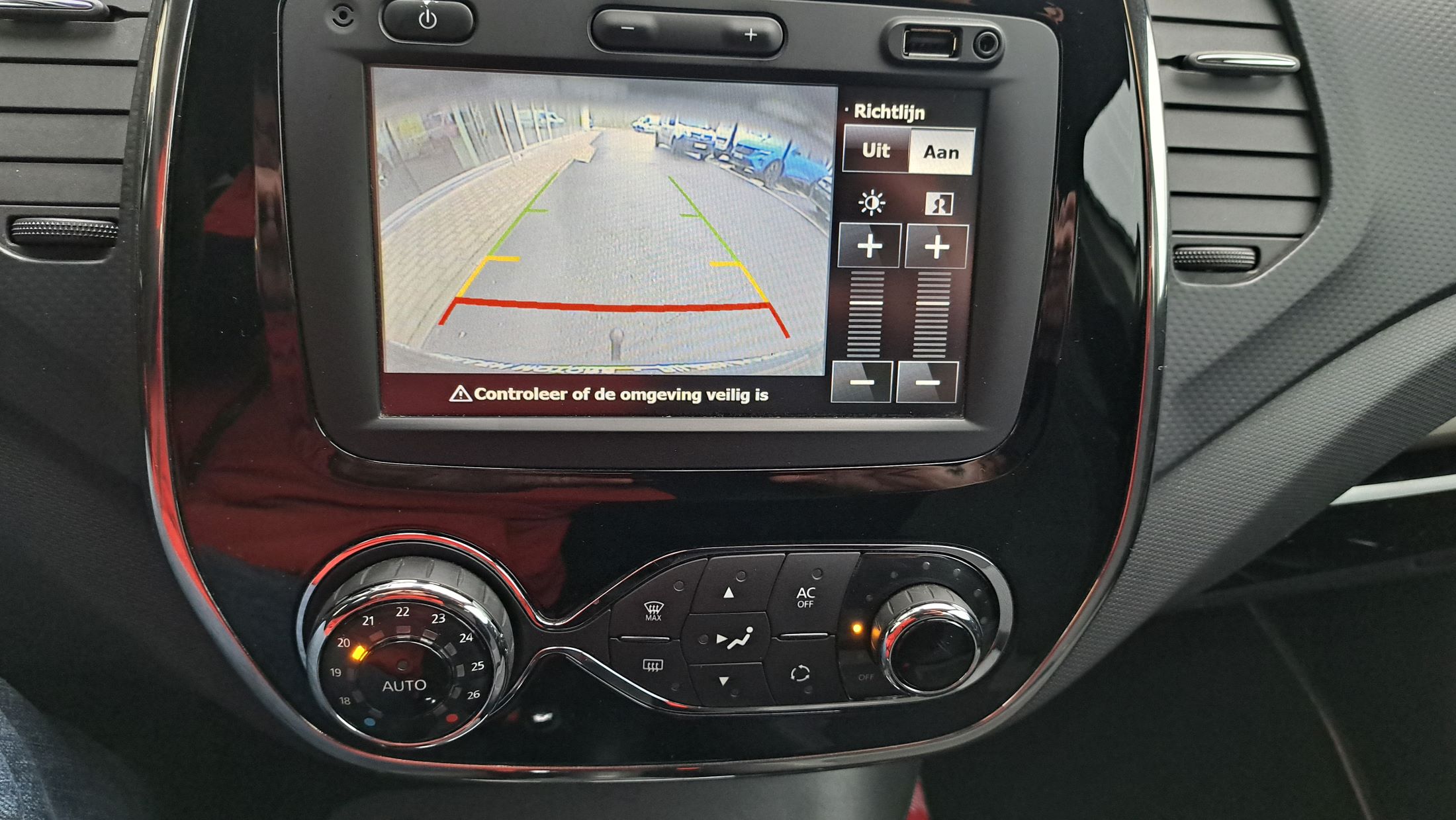 Renault Captur TCe 90, airco, GPS, sensoren A, camera, trekhaak