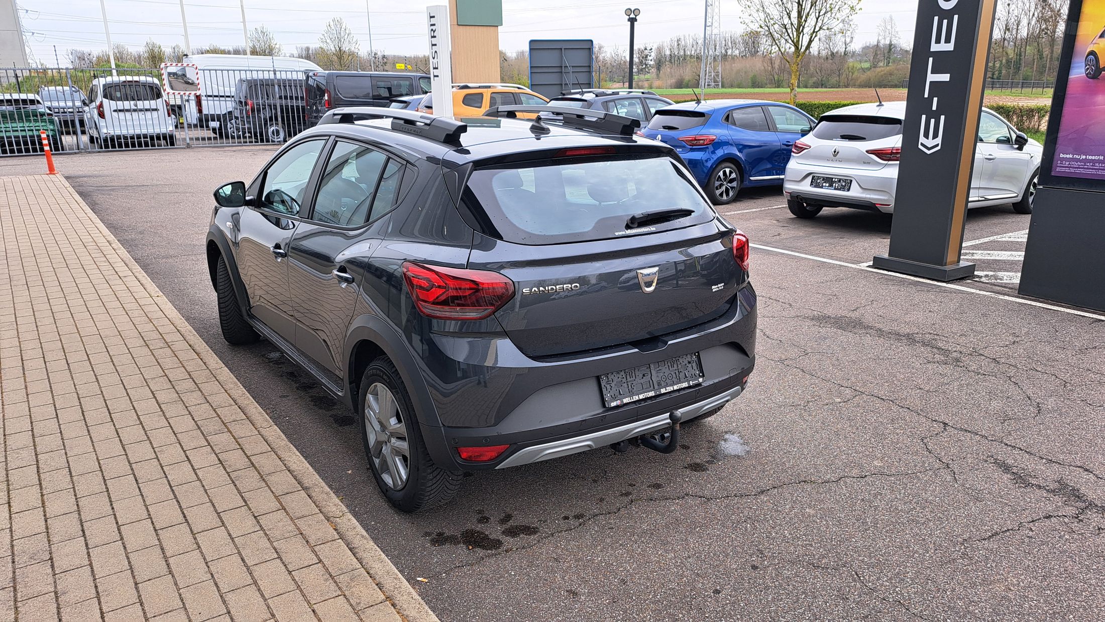 Dacia Stepway TCe 90 AUTOMAAT, airco, dodehoekwaarschuwing, afneenbare trekhaak.