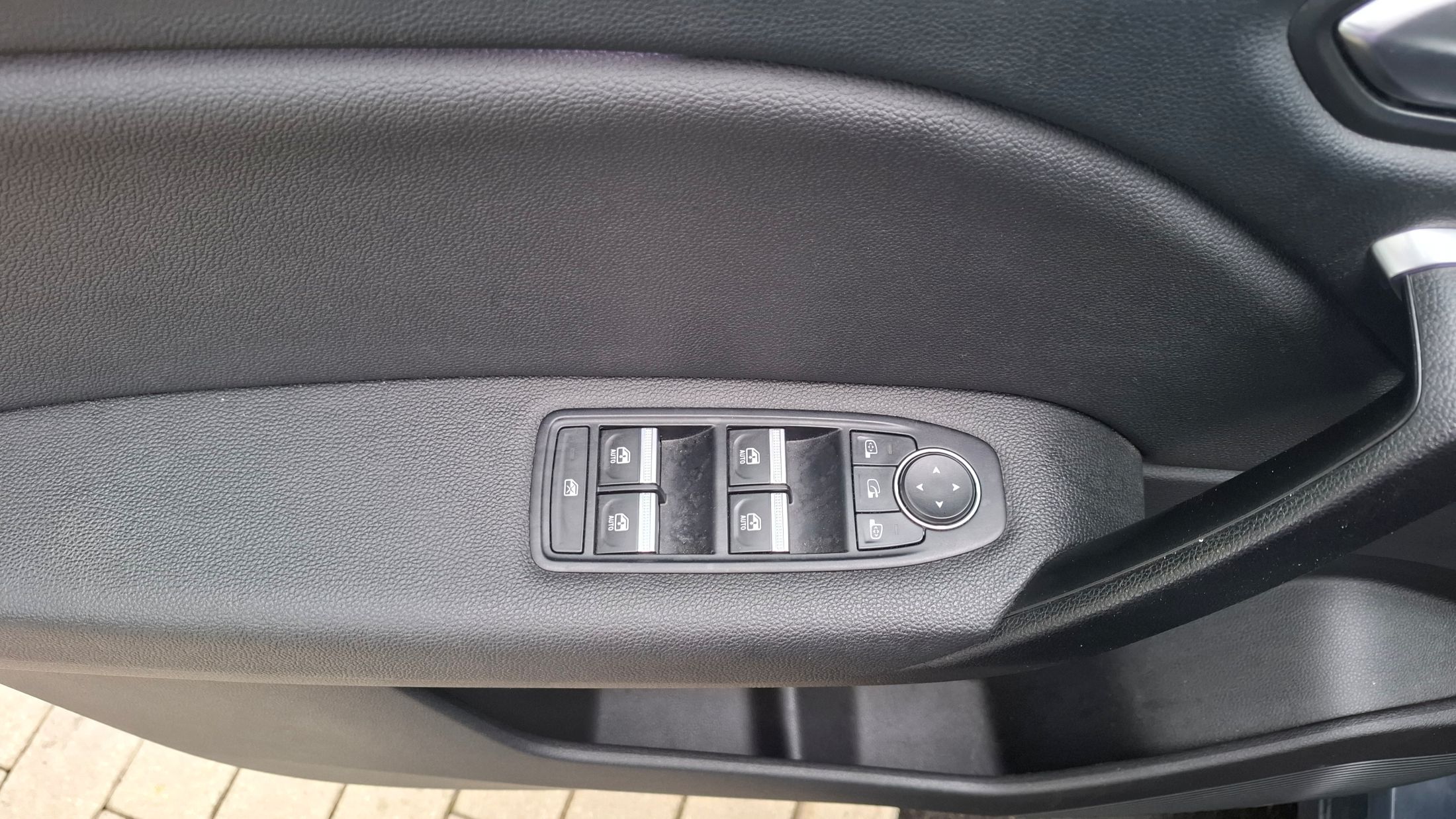 Renault Captur TCe 91 Pk, GPS, 360° camera, trekhaak, airco, sensoren V+A
